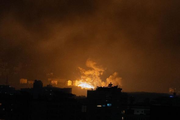  05:15  جيش الاحتلال ينفذ 3 غارات ليلية على الضاحية الجنوبية لبيروت - الخليج الان