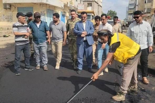 تدشين اعمال الاسفلت في شارع الحريش - تقاطع كورنيش المرشدي