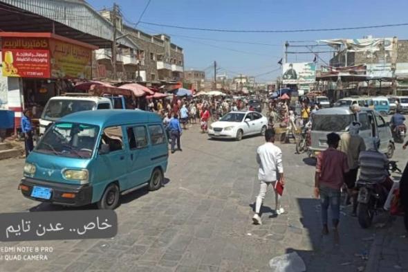 موظفو لحج يطالبون بسرعة صرف رواتب القطاع الحكومي